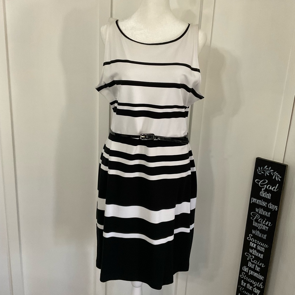 ❤️PRICE DROP❤️Liz Claiborne Dress with belt Size 14 EUC